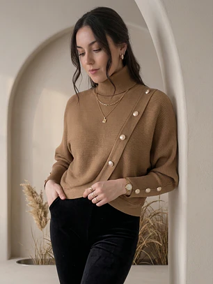 Sweater Beatle Mujer Beige Arena Manga Murciélago con Botones | Carobaska