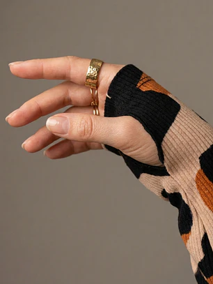 Polera Beatle Mujer Animal Print Camel manga Larga puño ojal | Carobaska