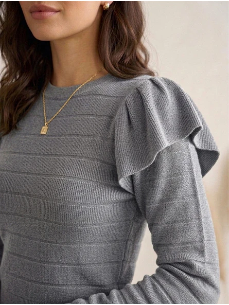 Sweater Gris Mujer Vuelos Hombros Crop Manga Larga 5