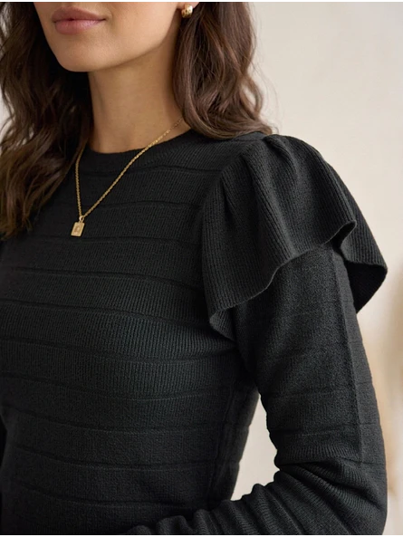 Sweater Mujer Negro con Vuelos en Hombros Manga Larga 2
