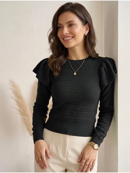 Sweater Mujer Negro con Vuelos en Hombros Manga Larga 3