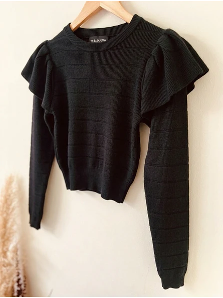 Sweater Mujer Negro con Vuelos en Hombros Manga Larga 6