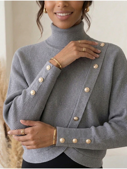 Sweater Gris Mujer Manga Murciélago de Cuello Alto con Botones 4