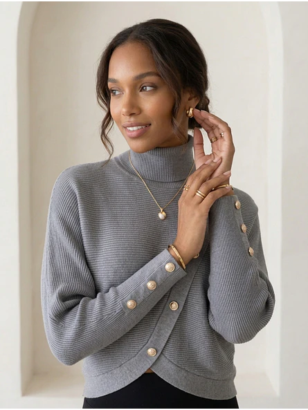 Sweater Gris Mujer Manga Murciélago de Cuello Alto con Botones 6