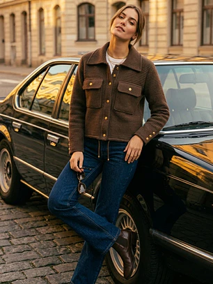 Chaqueta Café Mujer con Botones Dorados de Invierno | Carobaska
