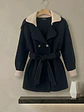 Abrigo Negro Mujer con Cuello Crema Elegante  - Miniatura 3