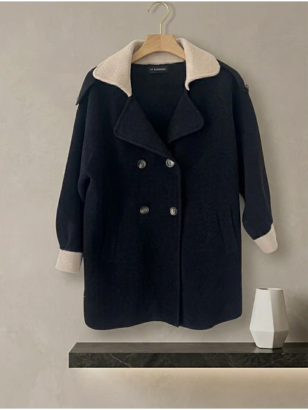 Abrigo Negro Mujer con Cuello Crema Elegante  4