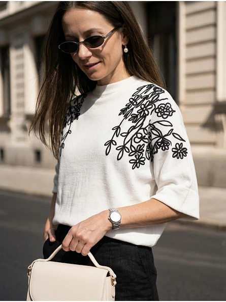 Sweater Blanco Mujer Manga Murciélago Bordado 3