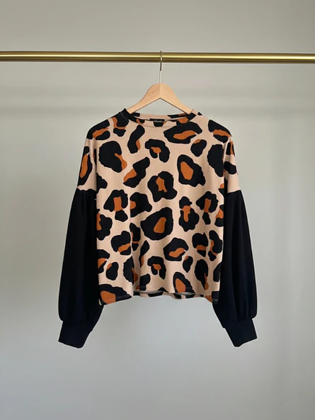 Sweater Mujer animal print con Mangas Globo Negra 4