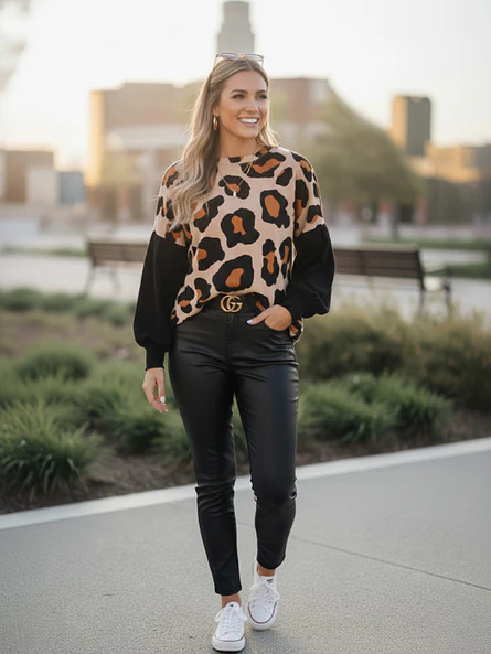 Sweater Mujer animal print con Mangas Globo Negra 3