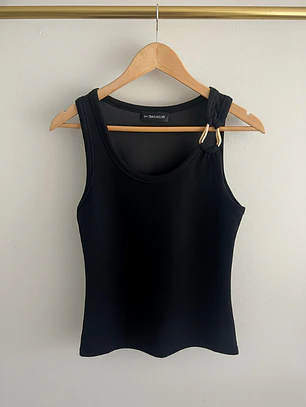 Polera Negra Mujer con Calce Elasticado detalle dorado | Carobaska