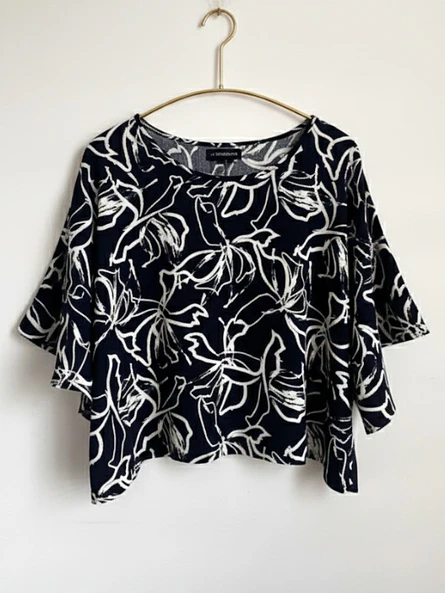 Polera Oversize Mujer Azul estampado Floral Manga Murciélago 5