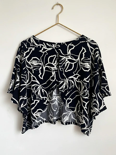 Polera Oversize Mujer Azul estampado Floral Manga Murciélago 7
