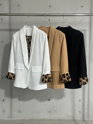 Blazer Blanco Mujer con Detalle Animal Print | Carobaska