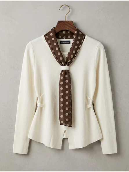 Sweater Crema con Pañuelo de Lunares  2