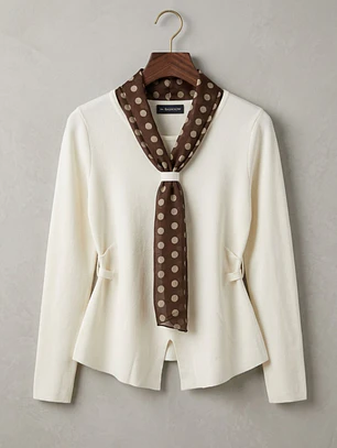 Sweater Crema con Pañuelo de Lunares 