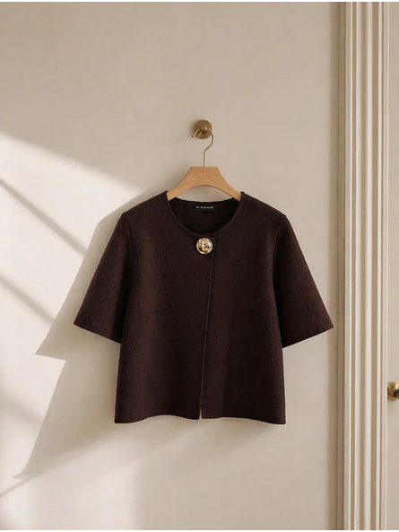 Chaleco tipo Capas Broche dorado Mujer  4