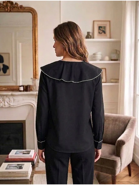 Blusa Negra con Volantes en Cascada y Ribete en Contraste 4