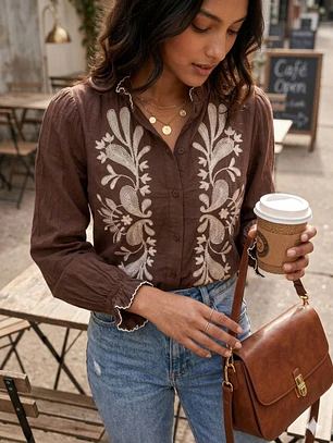 Blusa Café con Bordado Floral y Manga Abullonada