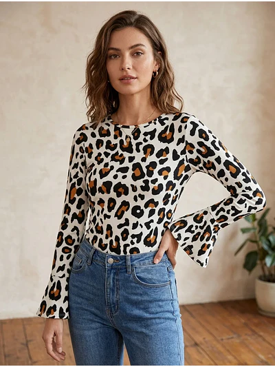 Polera Animal Print Blanco Mujer Manga Larga Acampanada