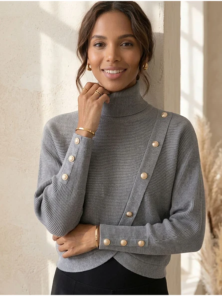 Sweater Gris Mujer de Tejido Punto Cuello Alto con Botones Dorados 8
