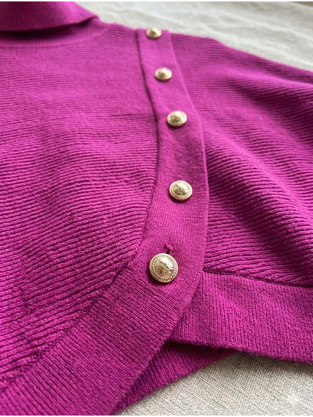 Sweater Fucsia Mujer Tricot Cuello Alto Manga Murciélago Botones Dorados 4