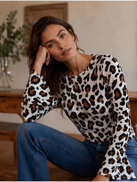 Polera Animal Print Blanco Mujer Manga Larga Acampanada 1