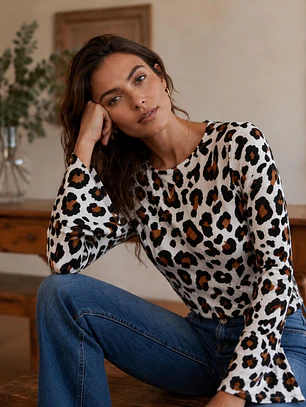Polera Animal Print Blanco Mujer Manga Larga Acampanada