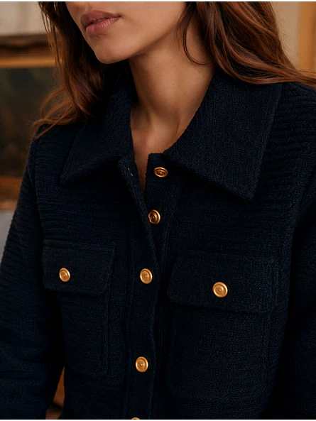 Chaqueta Negra Mujer con Botones Dorados Elegante 5