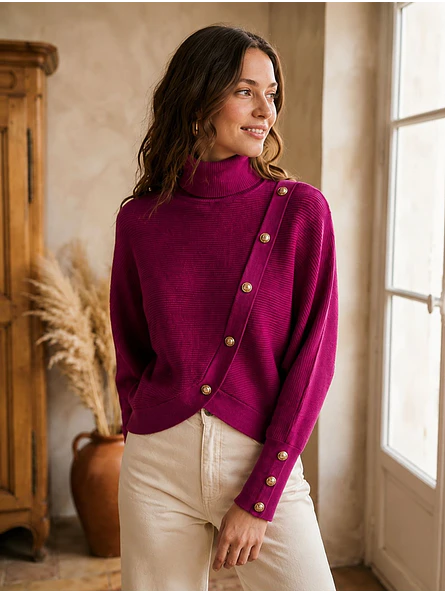 Sweater Fucsia Manga Murciélago con Botones y Cuello Alto 2