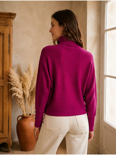 Sweater Fucsia Manga Murciélago con Botones y Cuello Alto 4