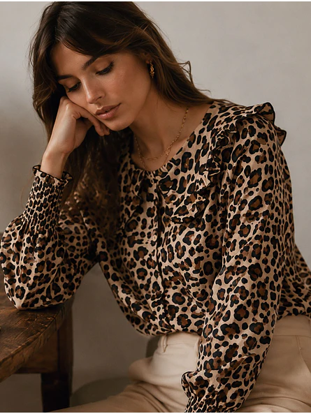 Blusa Animal Print Café Mujer Manga Larga Cuello Volantes 1