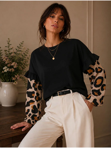 Polera Negra Mujer con Mangas Animal Print Vuelos 2