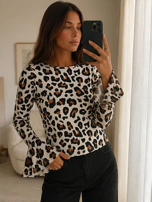 Polera Animal Print Blanco Mujer Manga Larga Acampanada