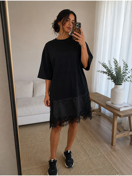 Polera Oversize Negra Asimétrica Con Encaje Manga Corta Mujer 12