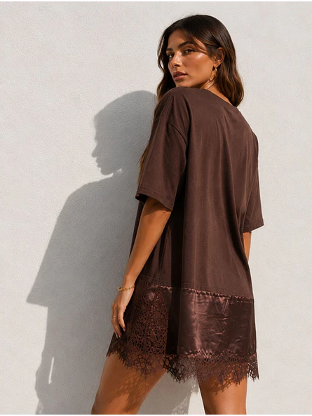 Polera Oversize Asimétrica Con Encaje Manga Corta Mujer 16
