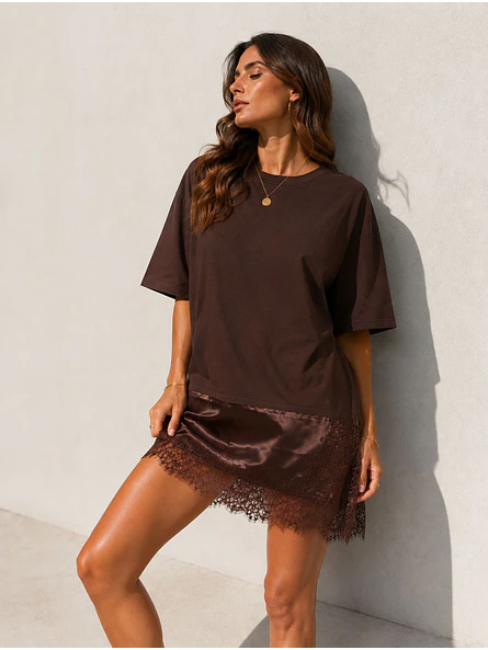 Polera Oversize Asimétrica Con Encaje Manga Corta Mujer 17