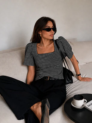 Polera Rayas Negra Escote Cuadrado Manga Abullonada Mujer