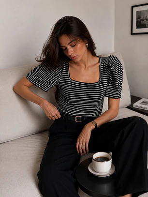 Polera Rayas Negra Escote Cuadrado Manga Abullonada Mujer