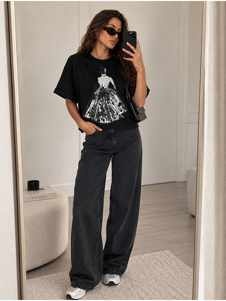 Polera Oversize Estampado Silueta con Perlas Mujer 19