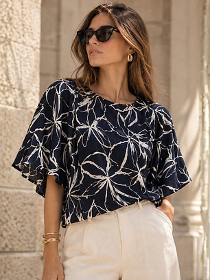 Polera Oversize Mujer Azul Floral Espalda Abierta
