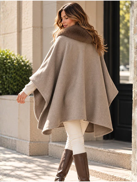 Abrigo Poncho de Lanilla con Cuello de Pelo 5