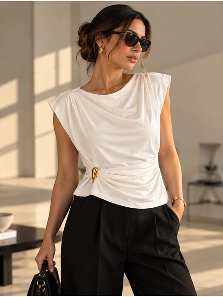 Polera Hombreras con Prendedor Dorado Mujer 1