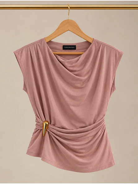 Polera Hombreras con Prendedor Dorado Mujer 14