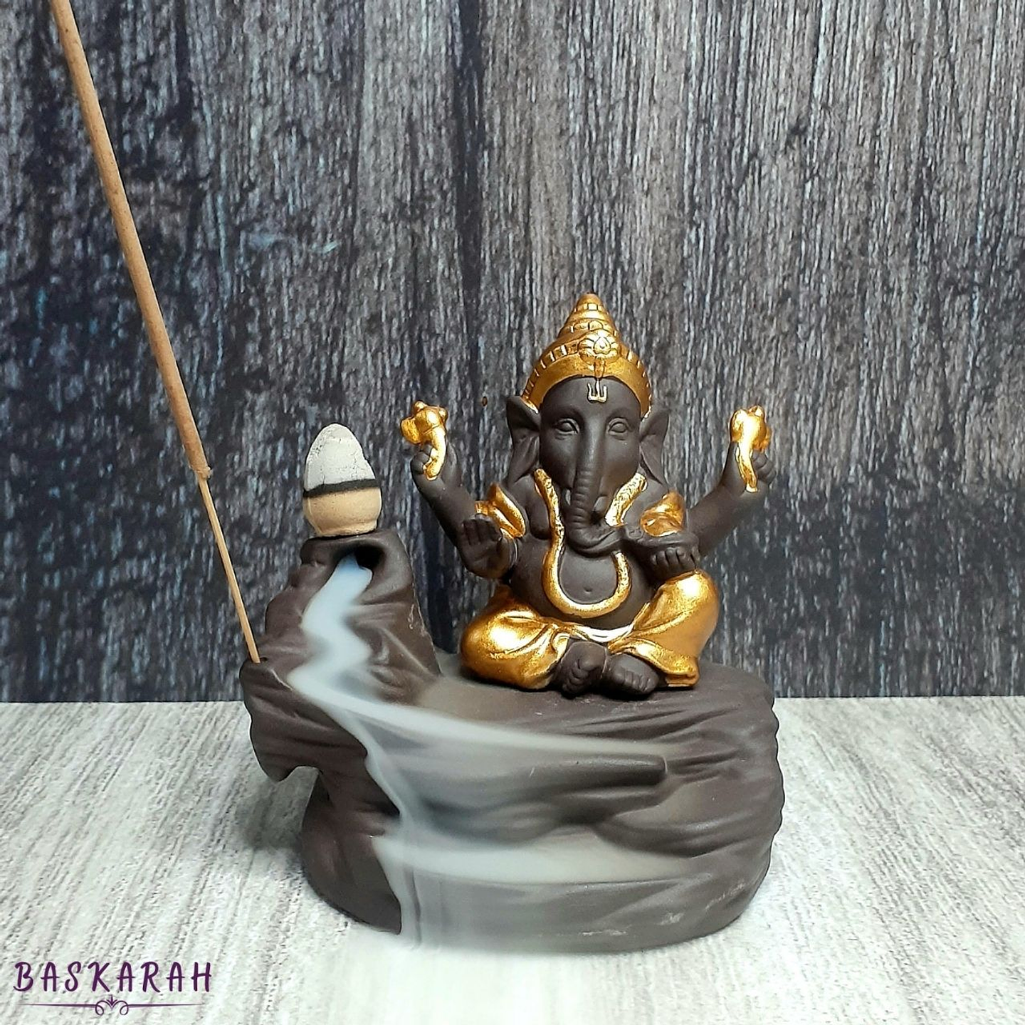 Cascada de Humo Dios Ganesha Túnica Dorada + 10 Conos Premium de Regalo 1