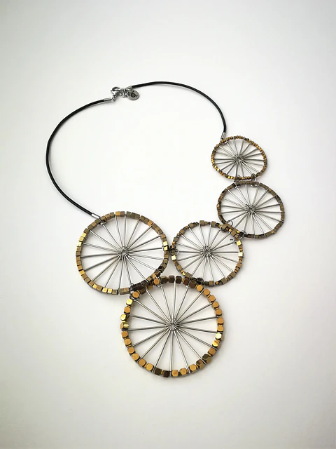 Circles - 5C Dourado assimétrico