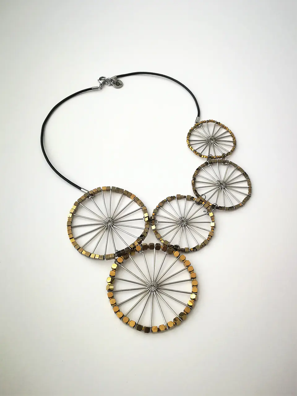 Circles - 5C Dourado assimétrico 1