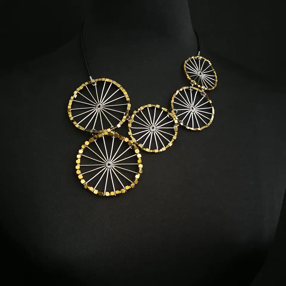 Circles - 5C Dourado assimétrico 2