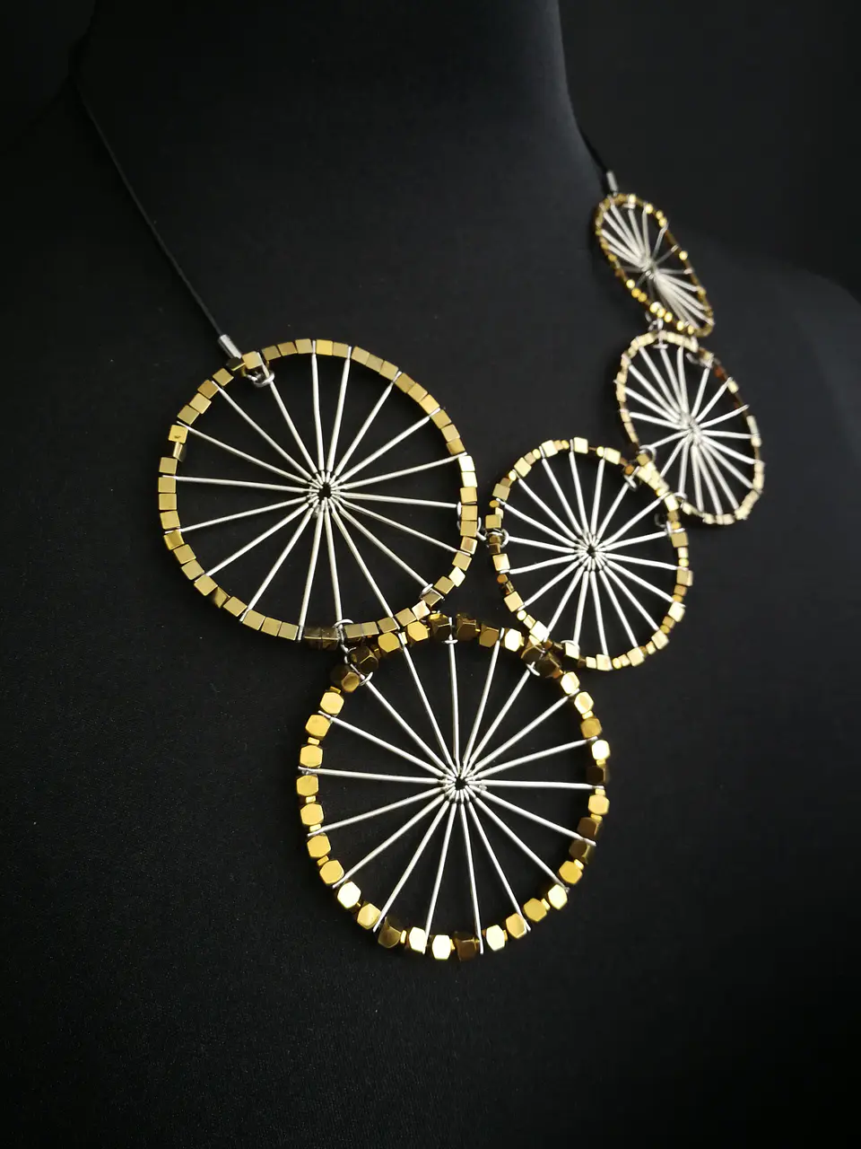Circles - 5C Dourado assimétrico 4