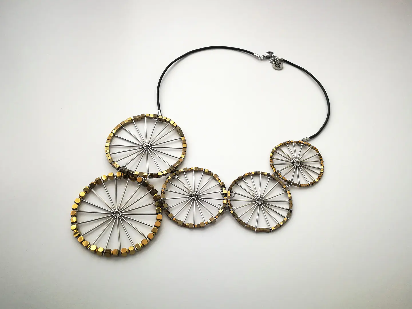 Circles - 5C Dourado assimétrico 3